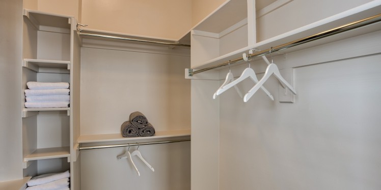 Closet The Amelia 816 N Oakland St Arlington VA RPI II 103077 39 Closet The Amelia 816 N Oakland St Arlington VA RPI II 103077 39